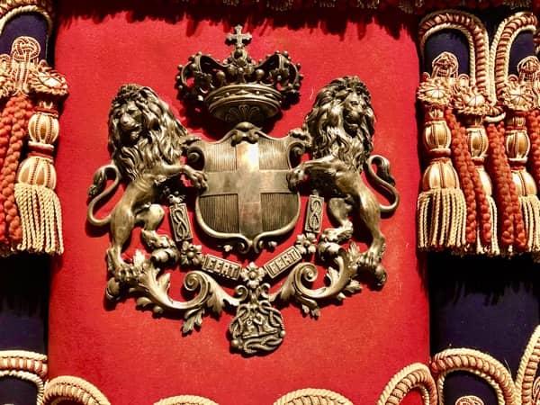 Herb Savoia na karecie królewskiej w zamku w Venaria Reale