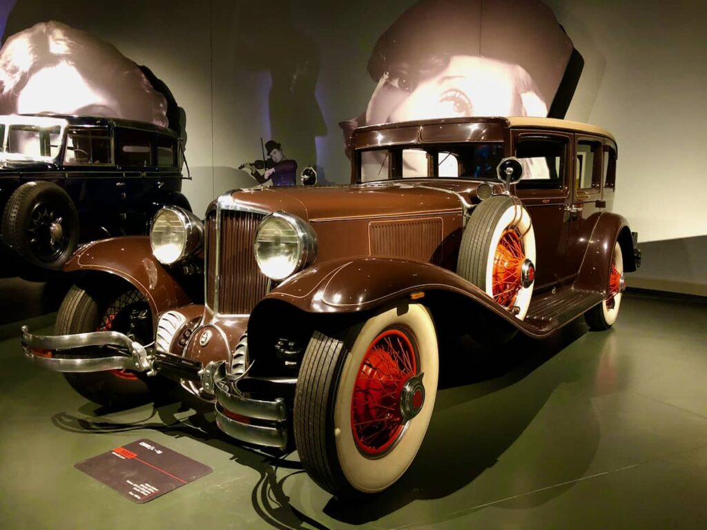 Zabytkowe auto w muzeum motoryzacji w Turynie