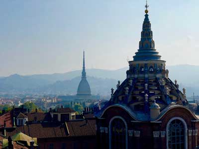 Panorama Turynu, widok na kopułę nad kaplicą z Całunem Turyńskim i Mole Antonelliana