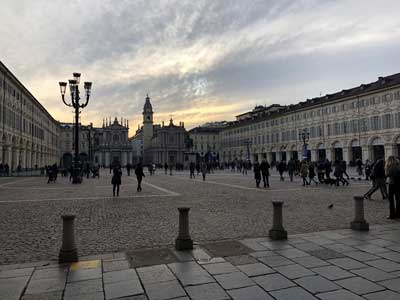 Piazza San Carlo - jedno z piękniejszych miejsc w mieście, zaskakuje regularnością