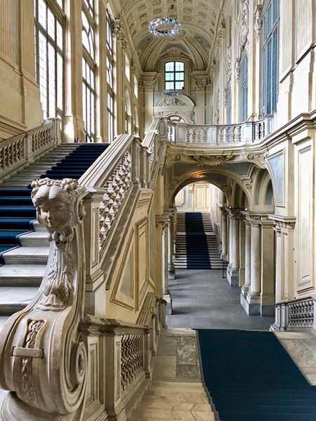 Schody wejściowe w muzeum Palazzo Madama w Turynie