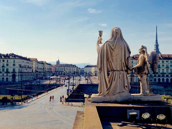 Widok na piazza Vittorio z kościoła Gran Madre w Turynie