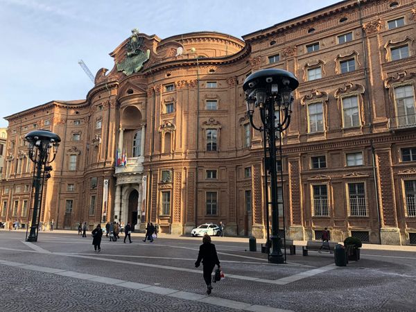 Palazzo Carignano w Turynie i plac o tej samej nazwie