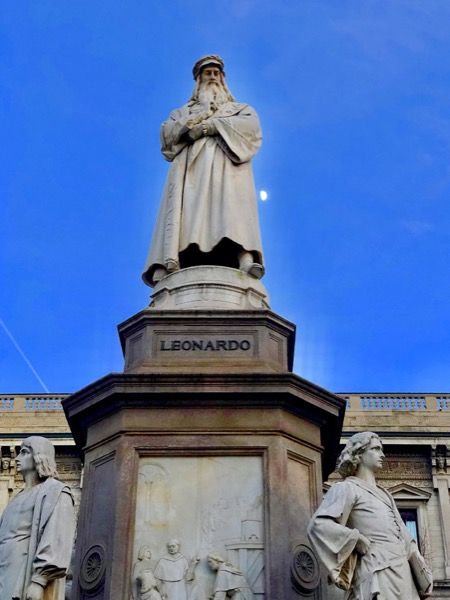Pomnik Leonardo Da Vinci w Mediolanie