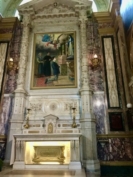 Ołtarz świętegoDominika Savio, podopiecznego księdza Jana Bosko w Turynie