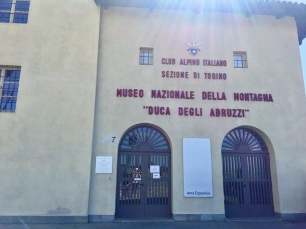 Wejście do Muzeum Gór na Monte dei Cappuccini w Turynie 