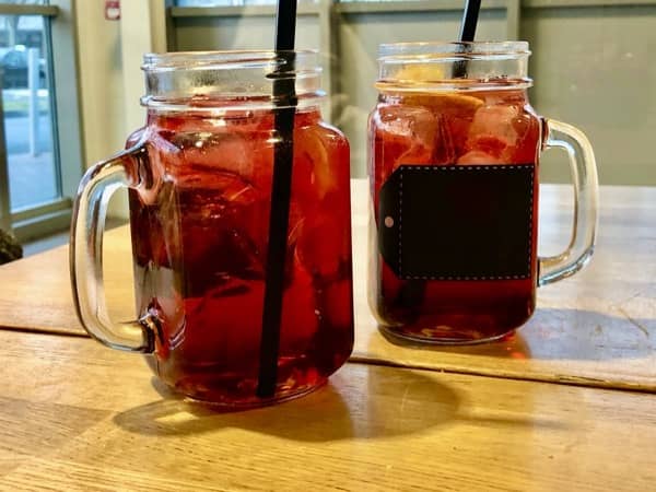 Włoski drink serwowany na włoskie aperitivo to Negroni
