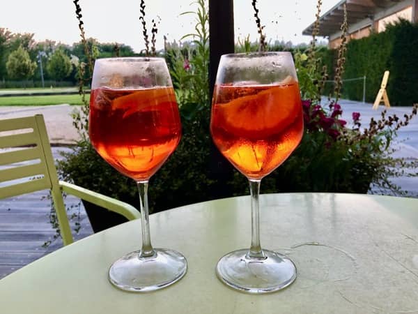 Dwa kieliszki do aperitivo