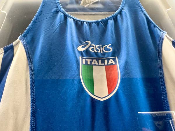 Niebieski strój drużyny włoskiej na Olimpiadzie