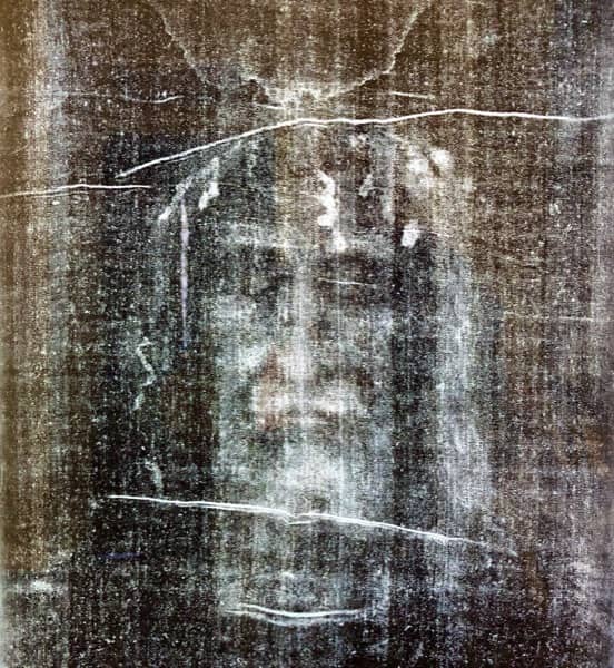Zdjęcie twarzy Chrystusa z Całunu Turyńskiego