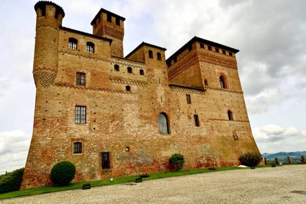 Zamek Grinzane Cavour niedaleko Alby, to tutaj odbywa się międzynarodowa aukcja białych trufli