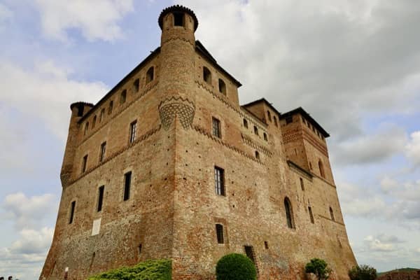 Zamek Grinzane Cavour w Piemoncie - muzeum, restauracja i winoteka