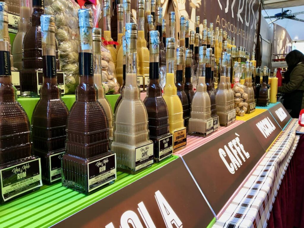 Butelki z likierem w kształcie Mole Antonelliana