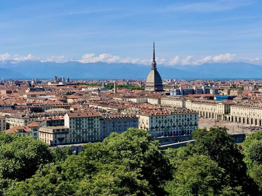 Panorama Turynu na pierwszym planie Mole Antonelliana