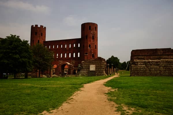 Porte Palatine i mury miasta z okresu rzymskiego w Turynie