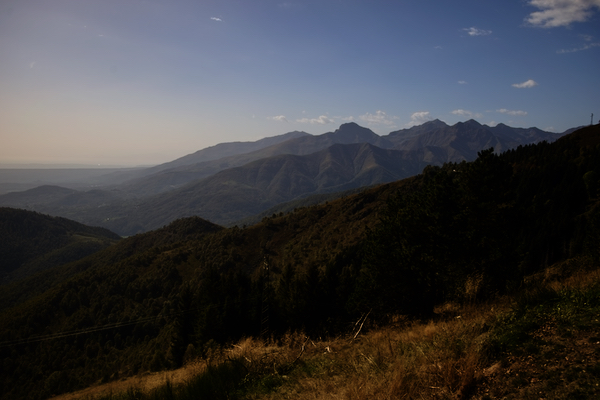 Panorama Górska w Alpach w parku Oasi Zegna