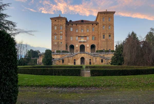 Castello di Aglié w Piemoncie jako jeden z zamków Residenze Sabaude wpisany na listę dziedzictwa kultury UNESCO