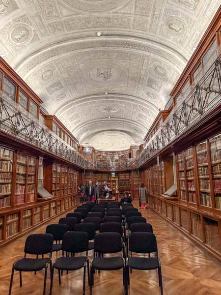 Wnętrze Biblioteki Królewskiej Biblioteca Reale w Turynie