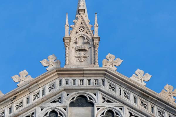 Katedra w Monza w Lombardii i Żelazna Korona Corona Ferrea na szczycie wieży w Duomo