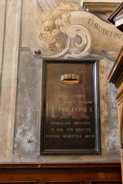 tablica pamiątkowa w katedrze Monzy dotyczącą koronowania Napoleona Żelazną Koroną Corona Ferrea