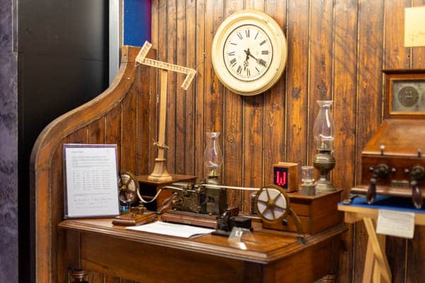 Stary model telegrafu w muzeum radia i telewizji w Turynie
