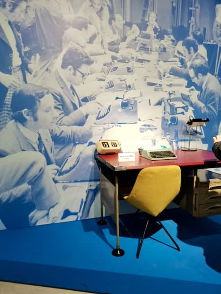 maszyna do pisania na wystawie poświęconej festiwalowi Sanremo w muzeum Gallerie d'Italia w Turynie